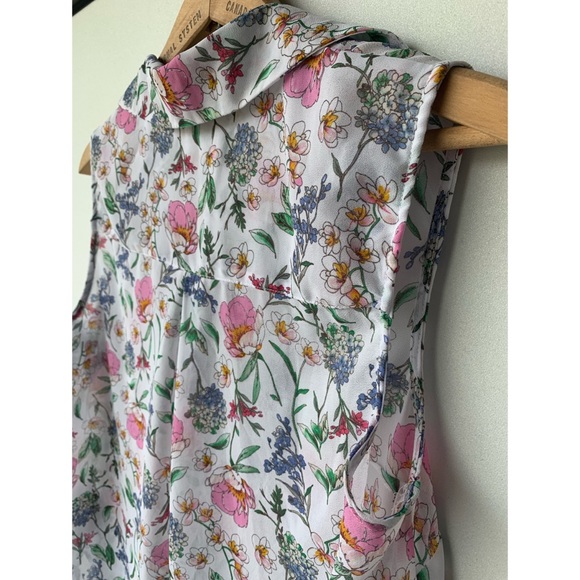 Size 4, H&M, white and floral sleeveless blouse - Picture 5 of 13